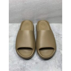 GT Batch Yeezy Slide Earth Brown