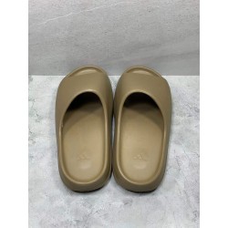 GT Batch Yeezy Slide Earth Brown