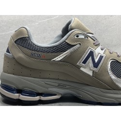 GT New Balance 2002R Light Grey