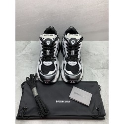 GT Balenciaga Runner White Black