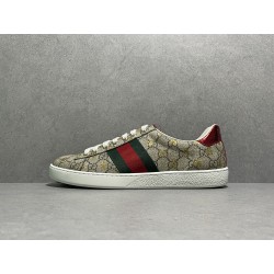 GT Gucci Ace GG Supreme With Bees Sneaker