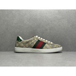 GT Gucci Ace GG Supreme With Bees Sneaker