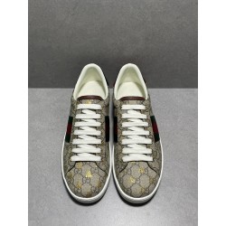 GT Gucci Ace GG Supreme With Bees Sneaker