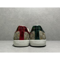 GT Gucci Ace GG Supreme With Bees Sneaker