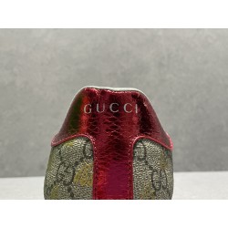 GT Gucci Ace GG Supreme With Bees Sneaker