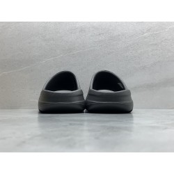 GT Yeezy Slide Onyx