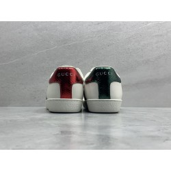 GT Gucci Ace White Leather Embroidered Bee