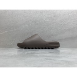 GT Yeezy Slide Soot GX6141