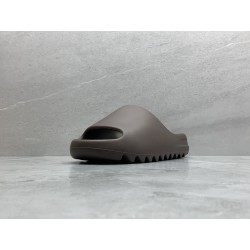 GT Yeezy Slide Soot GX6141