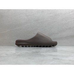 GT Yeezy Slide Soot GX6141