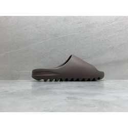 GT Yeezy Slide Soot GX6141