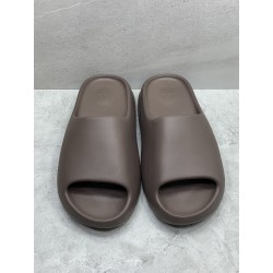 GT Yeezy Slide Soot GX6141