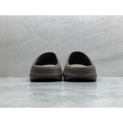 GT Yeezy Slide Soot GX6141