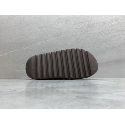 GT Yeezy Slide Soot GX6141