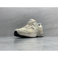 GT New Balance 2002R Bone Light Aluminum