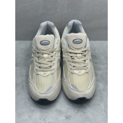 GT New Balance 2002R Bone Light Aluminum