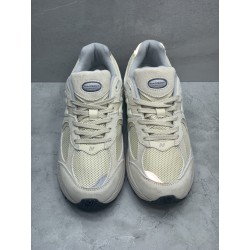 GT New Balance 2002R Bone Light Aluminum