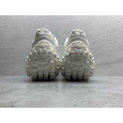 GT Balenciaga Defender White 685613W1RB31201