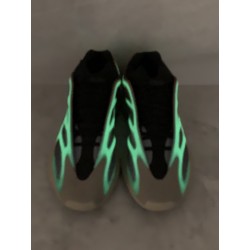 GT Yeezy 700 V3 Fade Carbon GW1814