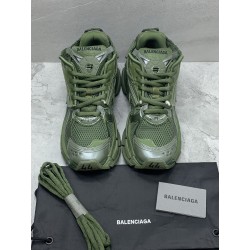 GT Balenciaga Runner Dark Green 677403W3RB13031