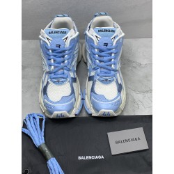 GT Balenciaga Runner Light Blue Eggshell White 677402W3RB2