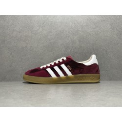 GT Gucci Gazelle Sneaker Red Velvet ‎707864 9STU0 6360