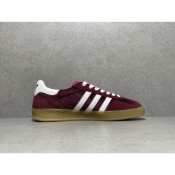 GT Gucci Gazelle Sneaker Red Velvet ‎707864 9STU0 6360