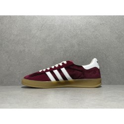 GT Gucci Gazelle Sneaker Red Velvet ‎707864 9STU0 6360