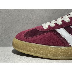 GT Gucci Gazelle Sneaker Red Velvet ‎707864 9STU0 6360