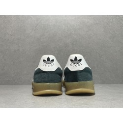 GT Gucci Gazelle Sneaker Green Suede ‎