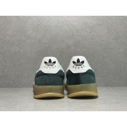 GT Gucci Gazelle Sneaker Green Suede ‎