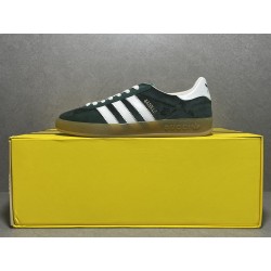 GT Gucci Gazelle Sneaker Green Suede ‎