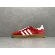 GT Gucci Gazelle Sneaker Red Velvet ‎707864 9STU0 6360