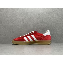 GT Gucci Gazelle Sneaker Red Velvet ‎707864 9STU0 6360