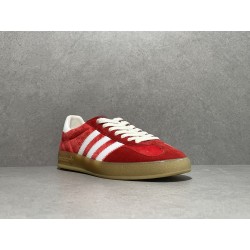 GT Gucci Gazelle Sneaker Red Velvet ‎707864 9STU0 6360