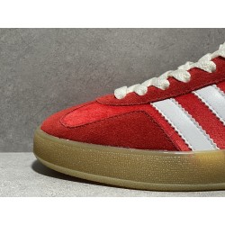 GT Gucci Gazelle Sneaker Red Velvet ‎707864 9STU0 6360