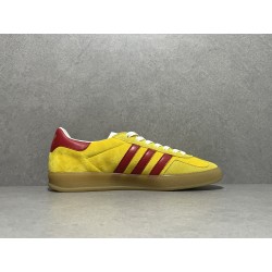 GT Gucci Gazelle Sneaker Yellow Velvet ‎707848 9STU0 7170