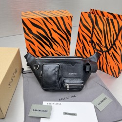 GT Balenciaga Superbusy Beltpack Black Leather 703143210C81000