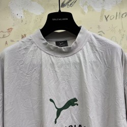 GT  Balenciaga I Puma T-shirt in Dirty White