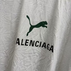 GT  Balenciaga I Puma T-shirt in Dirty White