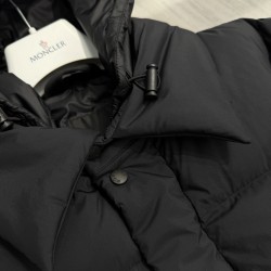 Moncler Zippered Pocket Detachable Hooded Long-Sleeved Down Jacket Black