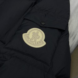 Moncler Zippered Pocket Detachable Hooded Long-Sleeved Down Jacket Black