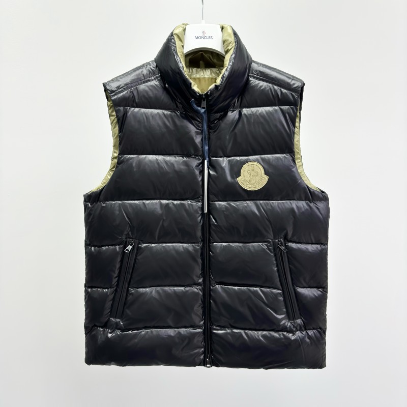 Moncler Men's Down Jacket with Logo Patch and Stand Collar Black