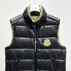 Moncler Men's Down Jacket with Logo Patch and Stand Collar Black