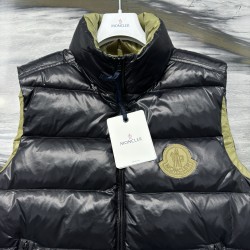 Moncler Men's Down Jacket with Logo Patch and Stand Collar Black