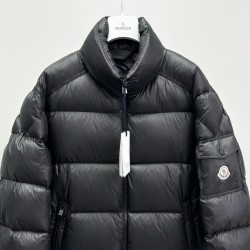 Moncler Levitha Series Slim Fit Comfortable Goose Down Jacket