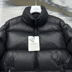Moncler Levitha Series Slim Fit Comfortable Goose Down Jacket