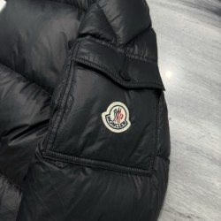 Moncler Levitha Series Slim Fit Comfortable Goose Down Jacket