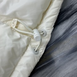 Moncler Levitha Series Slim Fit Comfortable Goose Down Jacket Cream