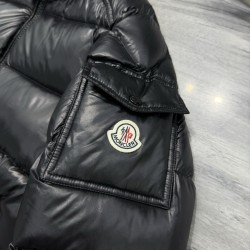 Moncler Maya Series Winter Ski Season Solid Color Down Jacket Black